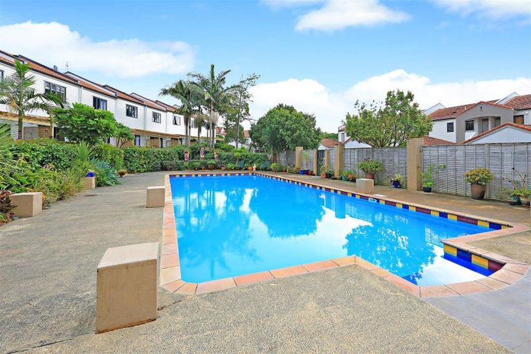 Photo of property in 48/21 Armoy Drive, East Tamaki, Auckland, 2016