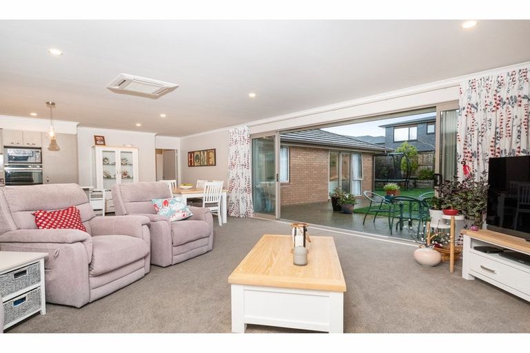 Photo of property in 18 Josh Road, Huapai, Kumeu, 0810