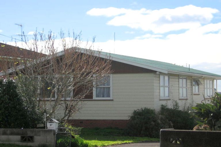 Photo of property in 97 Waimumu Road, Massey, Auckland, 0614