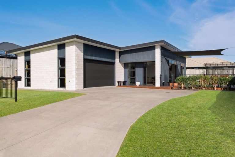 Photo of property in 8 Hillsborough Place, Te Puke, 3119