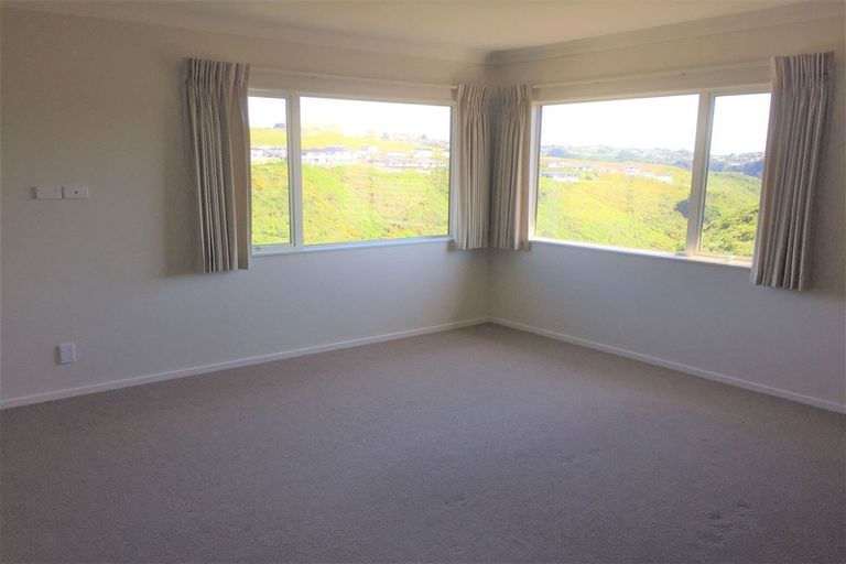 Photo of property in 242 Mark Avenue, Grenada Village, Wellington, 6037