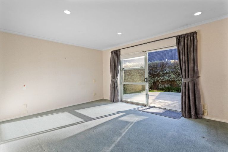 Photo of property in 8 Trossach Place, Wattle Downs, Auckland, 2103
