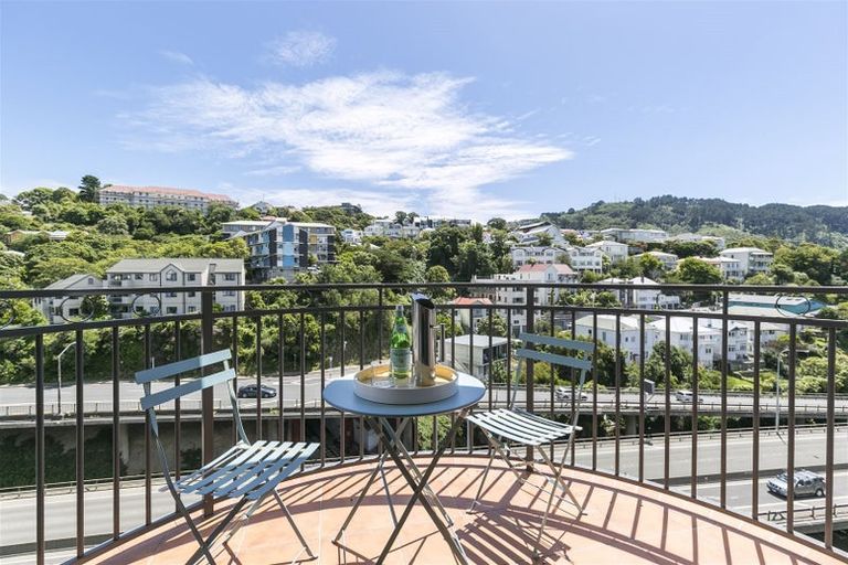 Photo of property in Atrium Towers, 8h/154 The Terrace, Wellington Central, Wellington, 6011