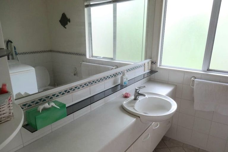 Photo of property in 2/49 Sale Street, Cockle Bay, Auckland, 2014