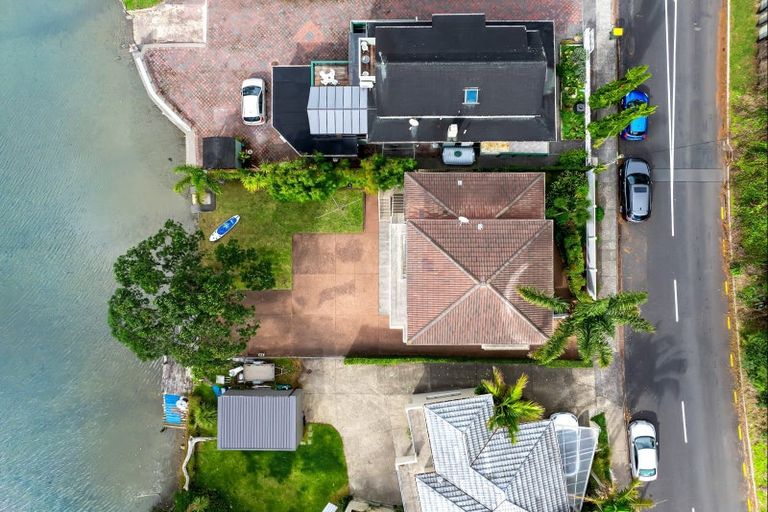 Photo of property in 6 Waiwera Road, Waiwera, Orewa, 0994