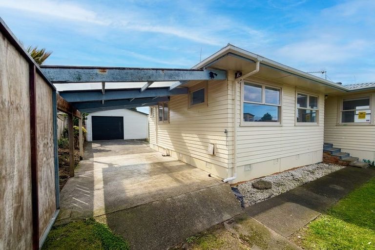 Photo of property in 4 Ainsdale Place, Manurewa, Auckland, 2102