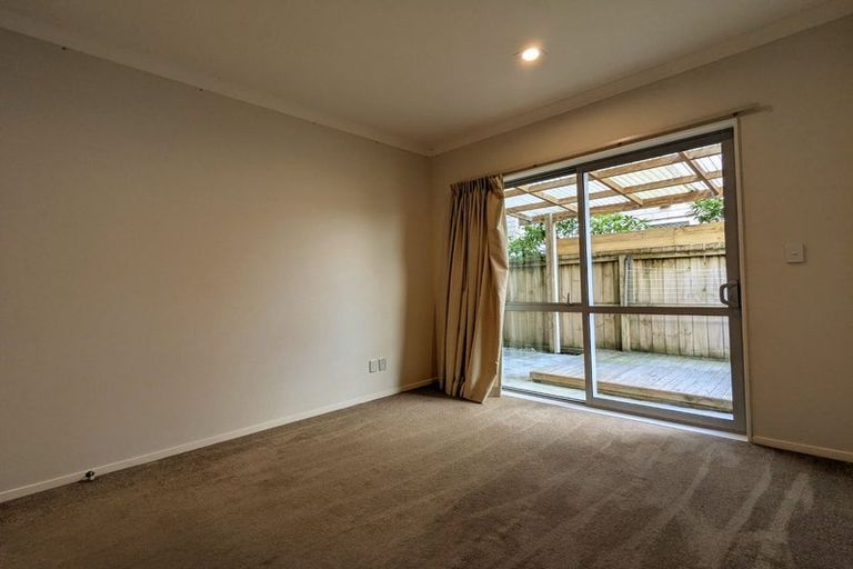 Photo of property in 16 Kira Road, Flat Bush, Auckland, 2016