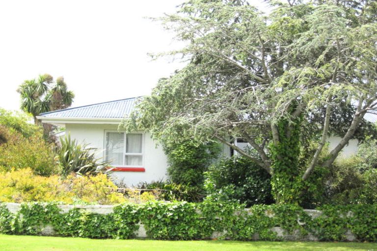 Photo of property in 8 Laing Crescent, Heathcote Valley, Christchurch, 8022