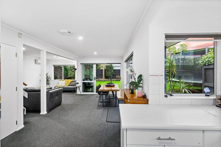 Photo of property in 2/41 Colwill Road, Massey, Auckland, 0614