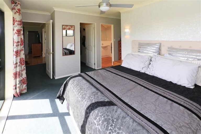 Photo of property in 23 Admiral Crescent, Flagstaff, Hamilton, 3210