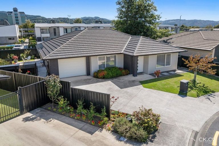 Photo of property in 12 Passchendaele Grove, Trentham, Upper Hutt, 5018