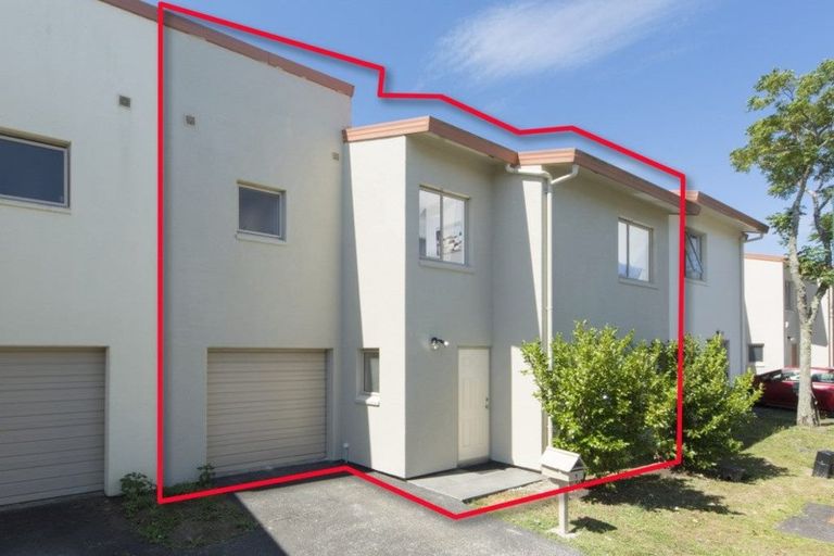 Photo of property in 9 Lockington Avenue, Henderson, Auckland, 0612