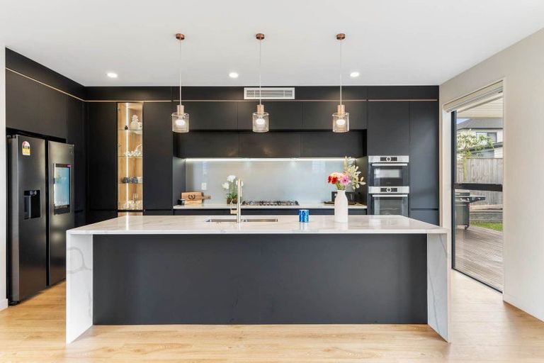 Photo of property in 8 Fjord Way, Karaka, Papakura, 2113