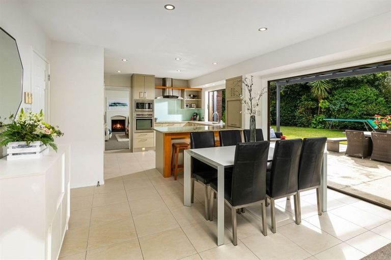 Photo of property in 25 Kingfisher Grove, Greenhithe, Auckland, 0632