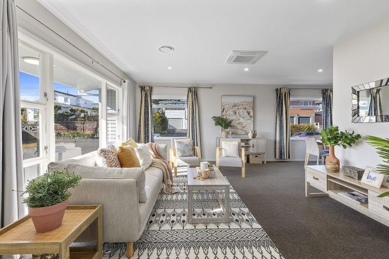 Photo of property in 19 Oswald Crescent, Paparangi, Wellington, 6037
