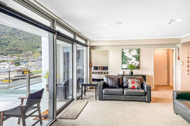 Photo of property in Oxleys Rock Apartments, 204/6 London Quay, Picton, 7220