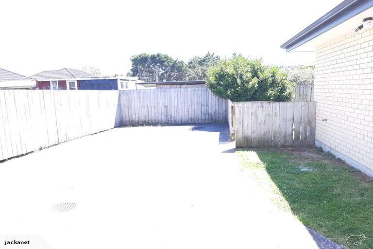 Photo of property in 28a Kamara Road, Glen Eden, Auckland, 0602