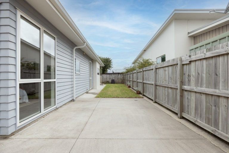 Photo of property in 15 Spinifex Street, Papamoa Beach, Papamoa, 3118