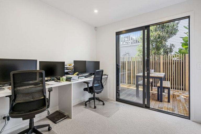 Photo of property in 239 The Esplanade, Petone, Lower Hutt, 5012