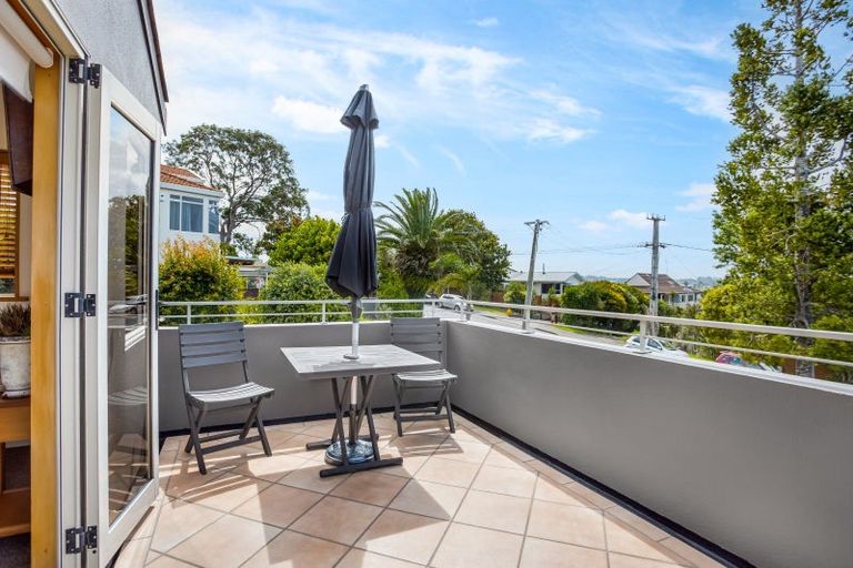 Photo of property in 78 Knights Road, Rothesay Bay, Auckland, 0630