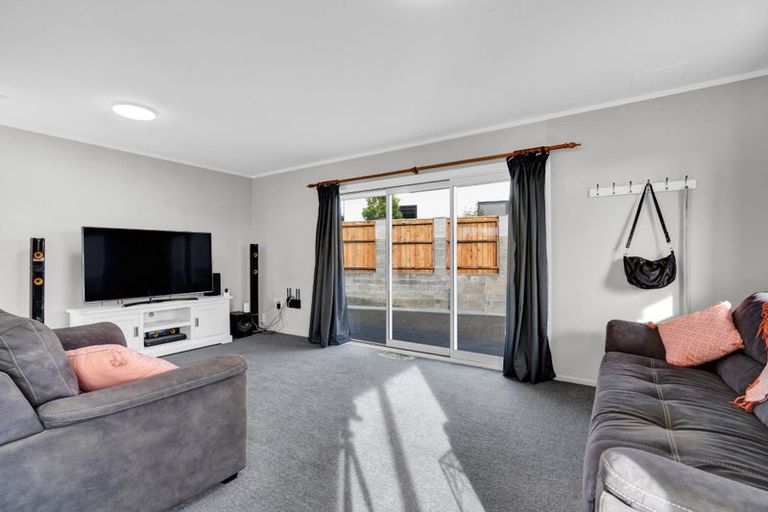 Photo of property in 6 Camellia Avenue, Bell Block, New Plymouth, 4312