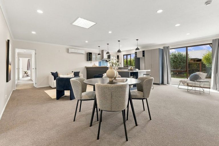 Photo of property in 21 Sorrento Place, Kelvin Grove, Palmerston North, 4414