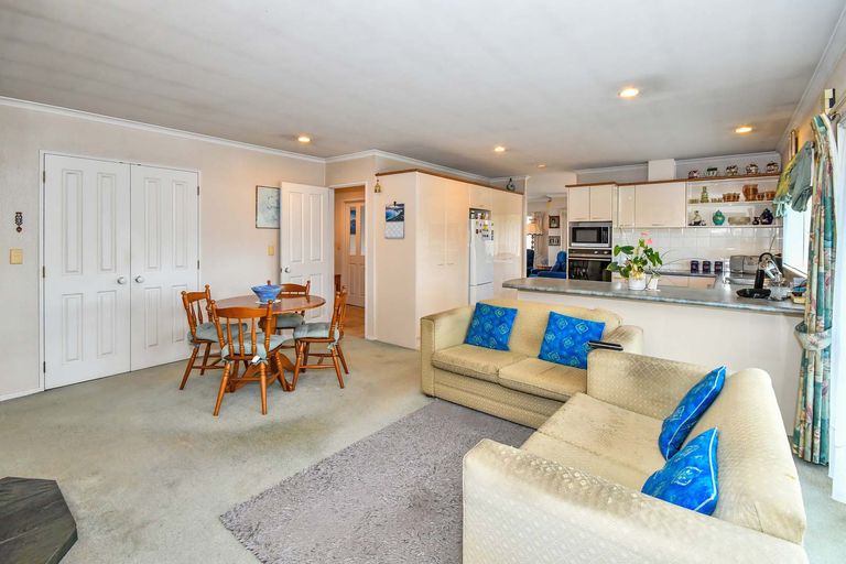 Photo of property in 83 Rushgreen Avenue, Pahurehure, Papakura, 2113