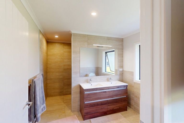 Photo of property in 3 Mahi Grove, Maewa, Feilding, 4702