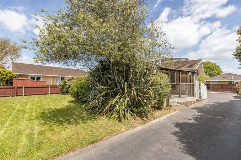 Photo of property in 15 Chilton Drive, Mairehau, Christchurch, 8052