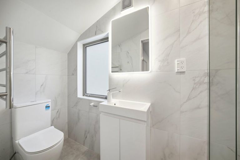 Photo of property in 26e Trojan Crescent, New Lynn, Auckland, 0600