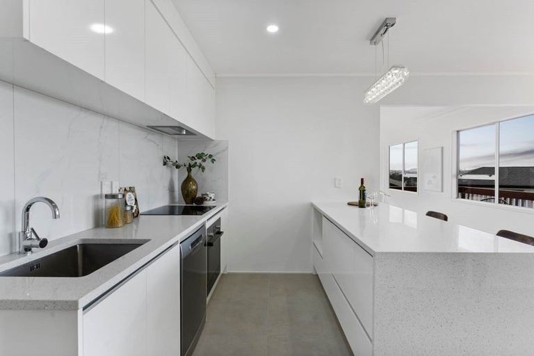 Photo of property in 51 Marriott Road, Pakuranga, Auckland, 2010