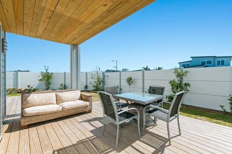 Photo of property in 1 Tuangi Way, Papamoa Beach, Papamoa, 3118