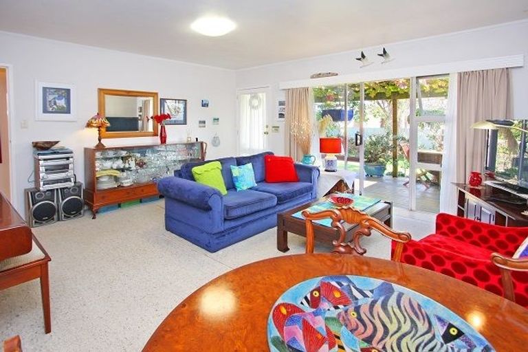 Photo of property in 1/9 Devon Road, Bucklands Beach, Auckland, 2012