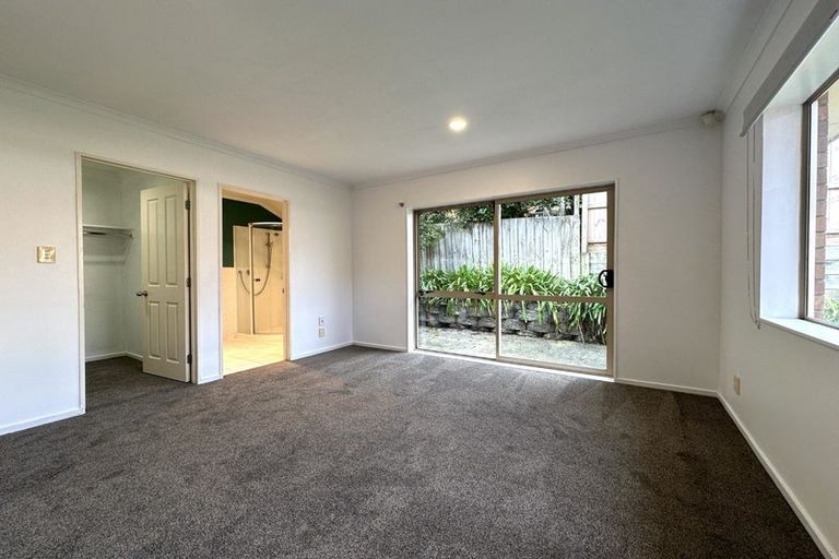 Photo of property in 3 Chesterton Terrace, Henderson, Auckland, 0612