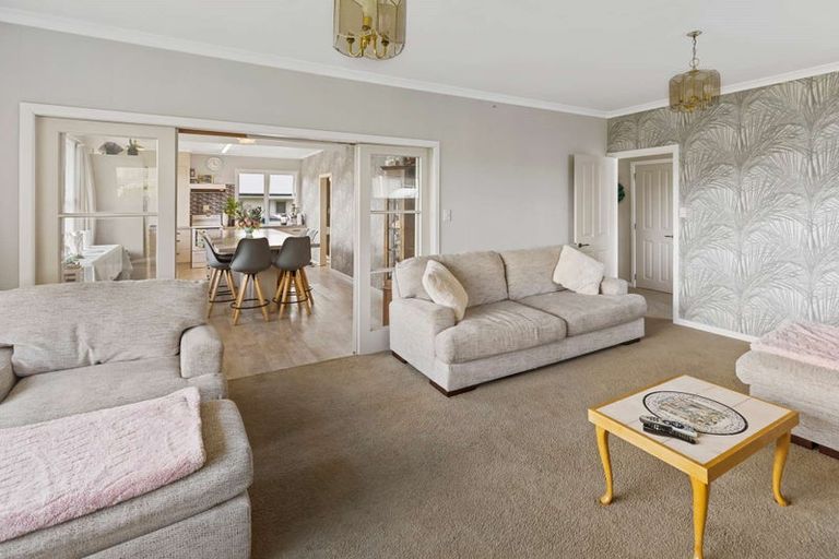 Photo of property in 8 Feltham Street, Hunterville, 4730