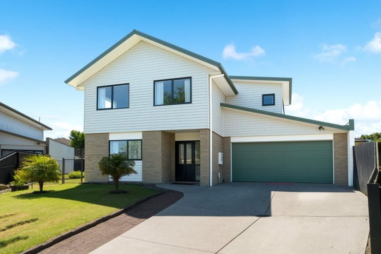 Photo of property in 16 Pyramid Place, Glen Eden, Auckland, 0602
