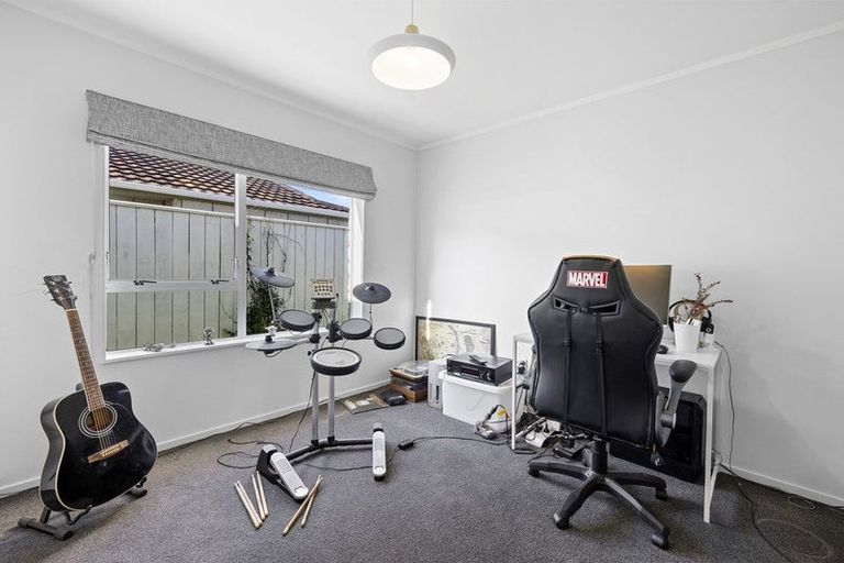 Photo of property in 31 Barrett Street, Westown, New Plymouth, 4310