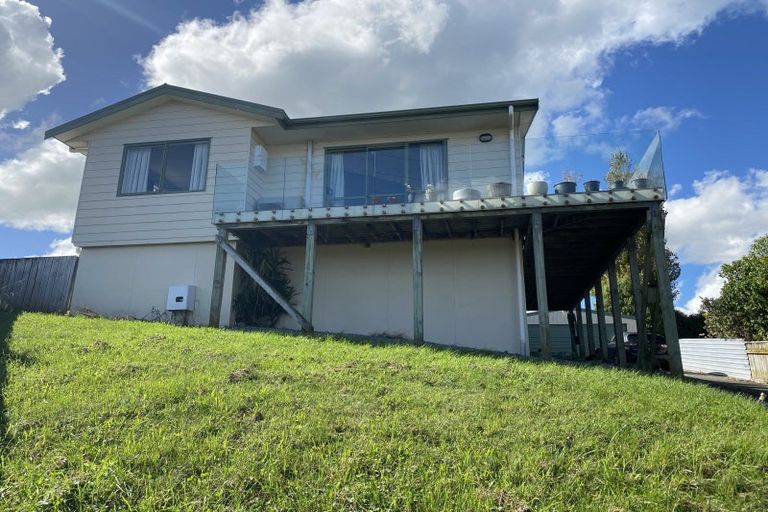 Photo of property in 24 Lydia Place, Kelvin Grove, Palmerston North, 4414
