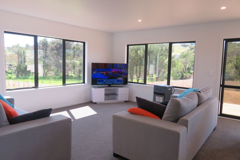 Photo of property in 19 Pohutukawa Drive, Cable Bay, 0420