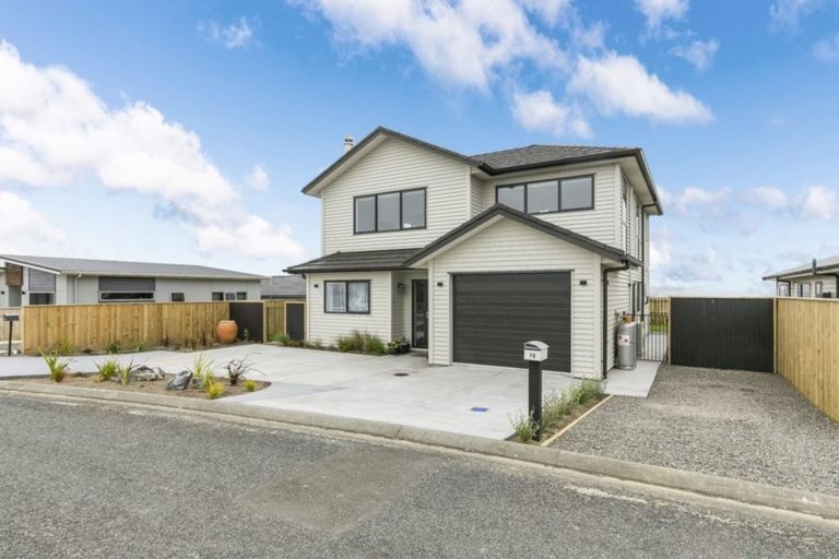 Photo of property in 9b Epic Way, Newlands, Wellington, 6037