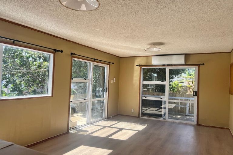 Photo of property in 39 Cambridge Terrace, Papatoetoe, Auckland, 2025