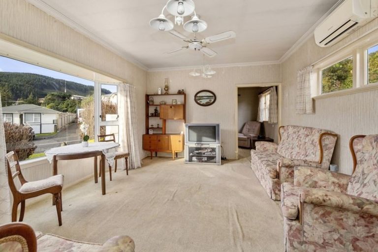 Photo of property in 35 Allen Terrace, Tawa, Wellington, 5028