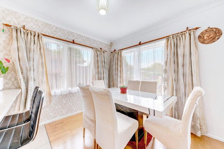 Photo of property in 23 Sunnypark Avenue, Rosehill, Papakura, 2113