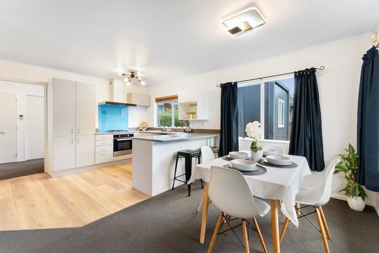 Photo of property in 3/51 Fruitvale Road, New Lynn, Auckland, 0600