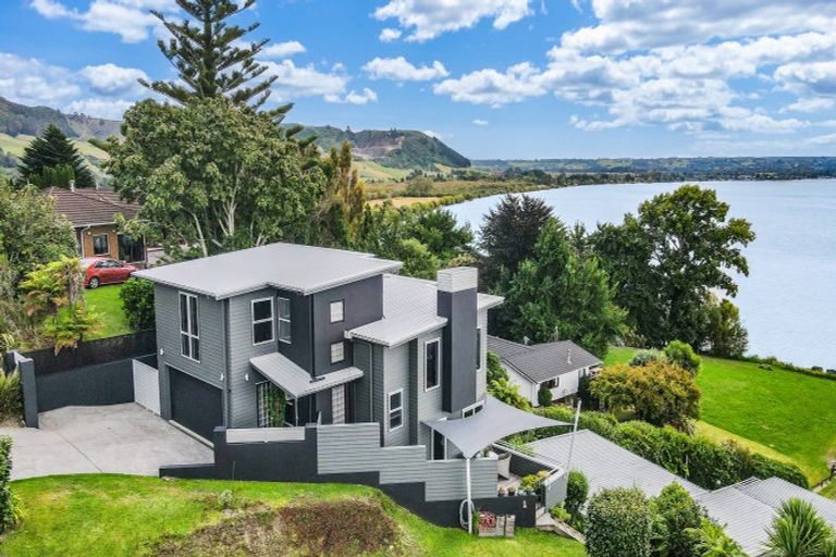 Photo of property in 24 Tupara Crescent, Kawaha Point, Rotorua, 3010