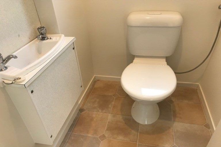 Photo of property in 12a Prince Regent Drive, Half Moon Bay, Auckland, 2012