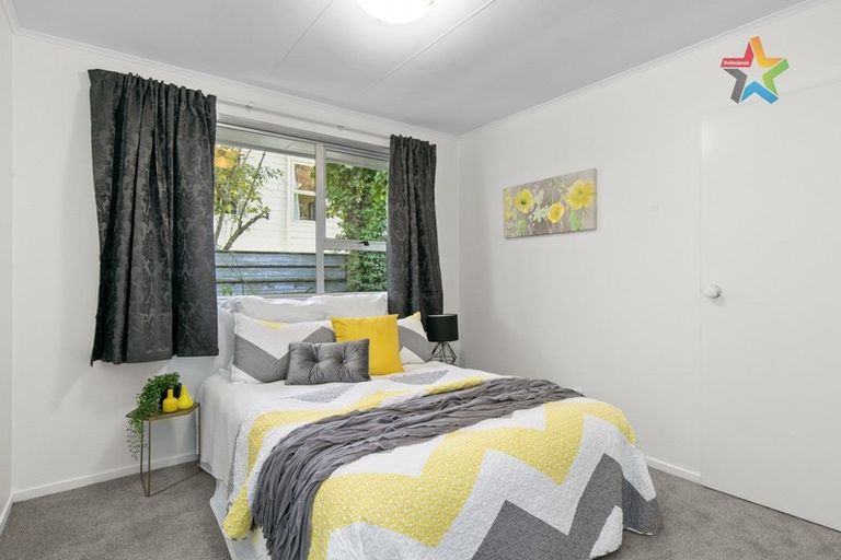 Photo of property in 6 Waipuna Grove, Stokes Valley, Lower Hutt, 5019