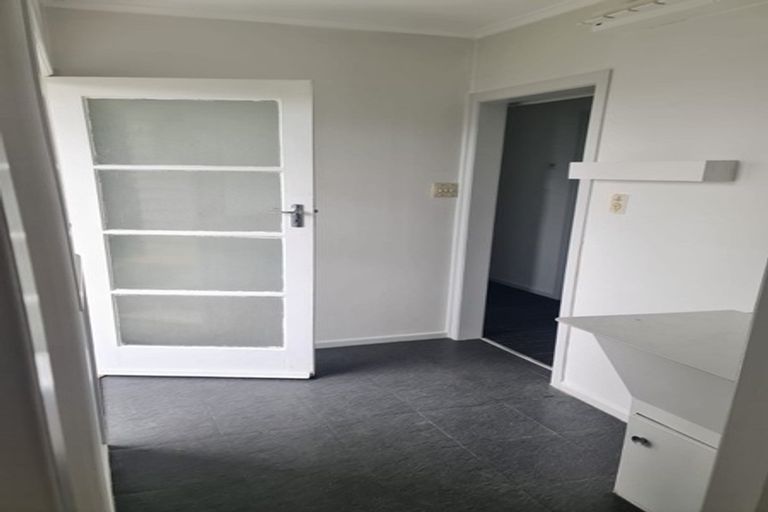 Photo of property in 17 Windy Ridge Road, Glenfield, Auckland, 0629