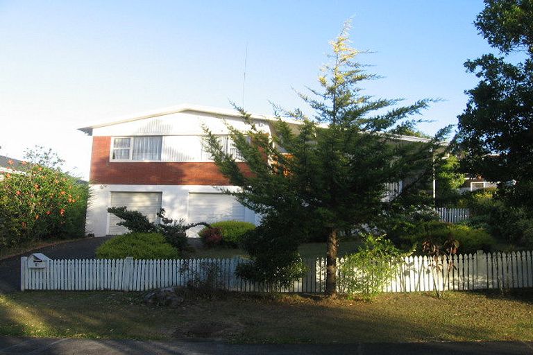 Photo of property in 6 Northwick Place, Hillcrest, Auckland, 0627
