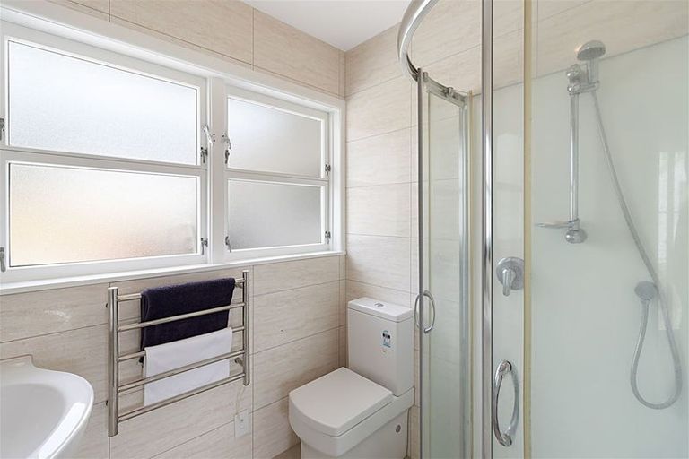 Photo of property in 42 Tiroroa Avenue, Te Atatu South, Auckland, 0610